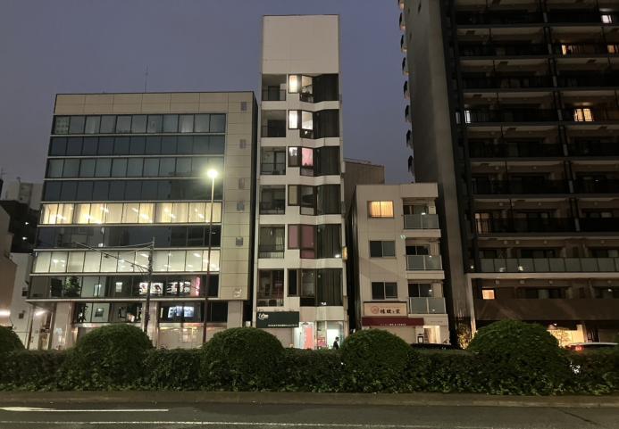 【足立区】北千住駅徒歩8分／内装美麗／バー居抜き物件／バーカウンター＆テーブル席あり／駅前通り先の物件／約13.6坪